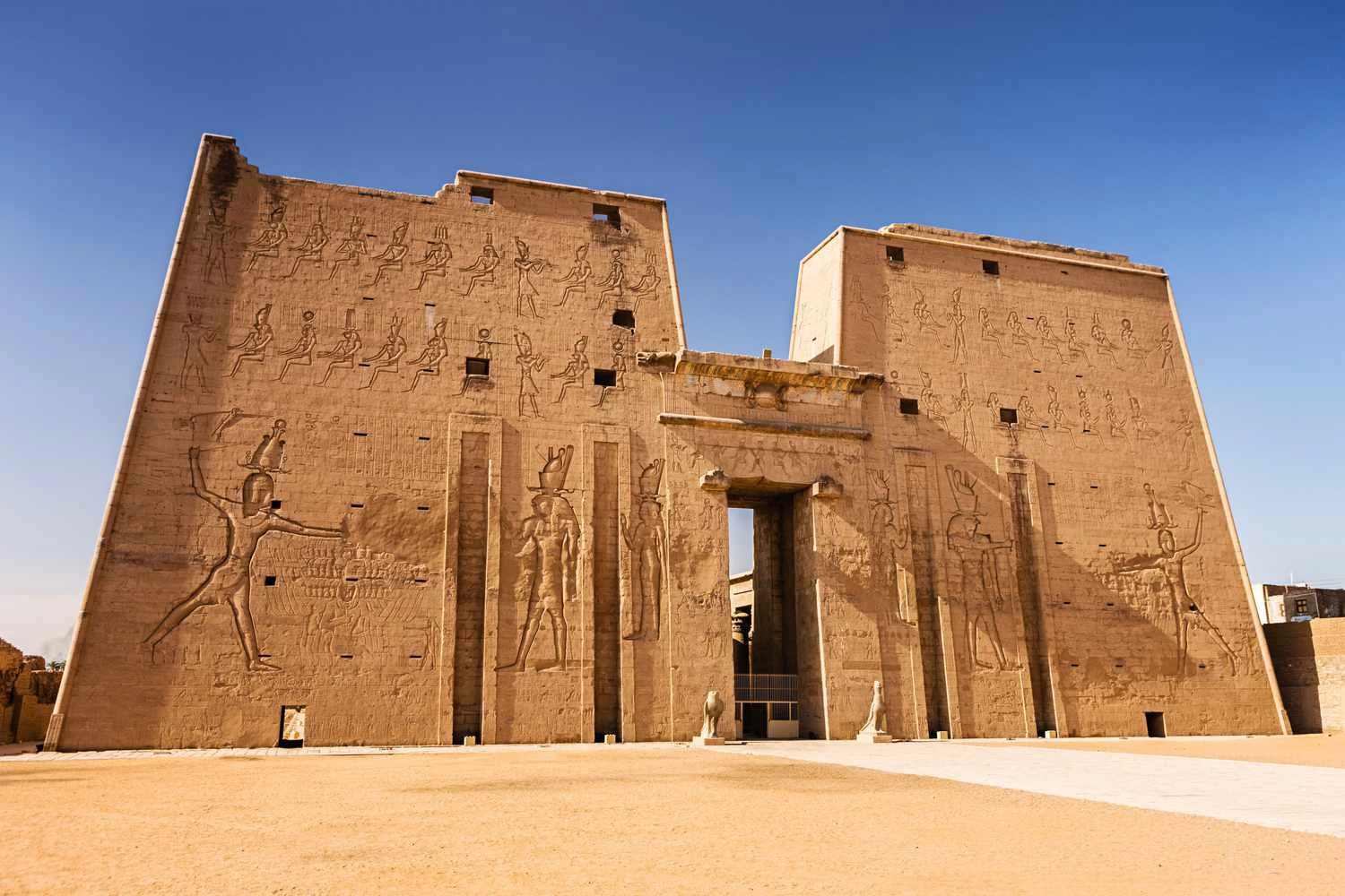 Luxor Day Tours to Edfu and Kom Ombo Temples