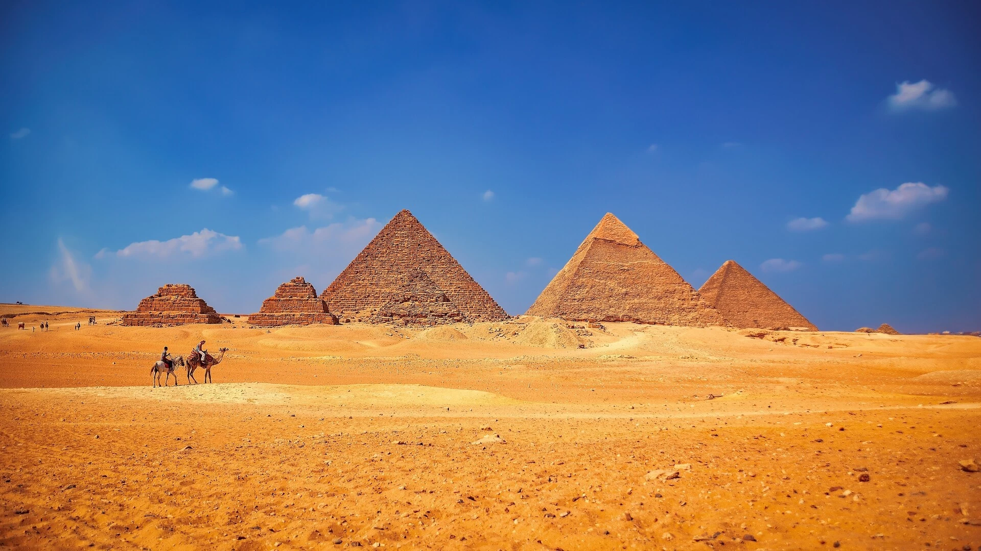 Overnight Tour to Visit Amazing Pyramids in Egypt