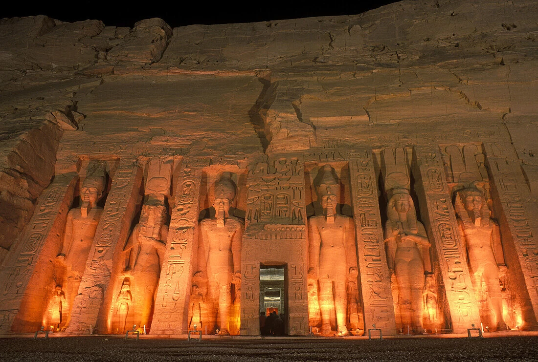 Abu Simbel from Aswan by bus Day Tour