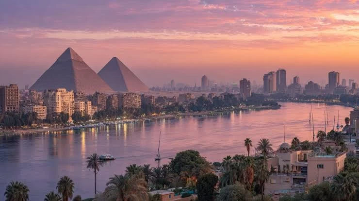 Cairo Full-Day Tour from Luxor with Overnight Stay
