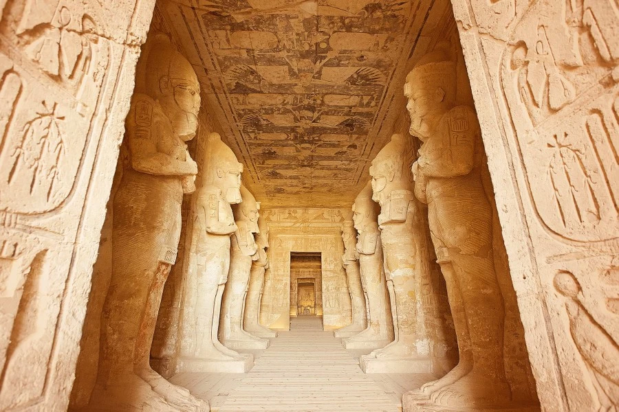 sight_abu-simbel-temples_n68038-177653-0_l