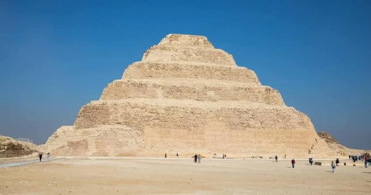 Flight to Memphis and Dahshor from Luxor