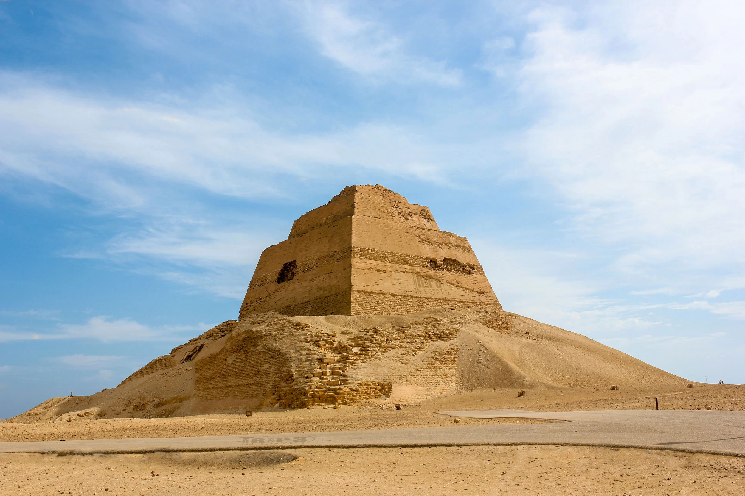 Day Tour to Meidum, Giza Pyramids and Saqqara