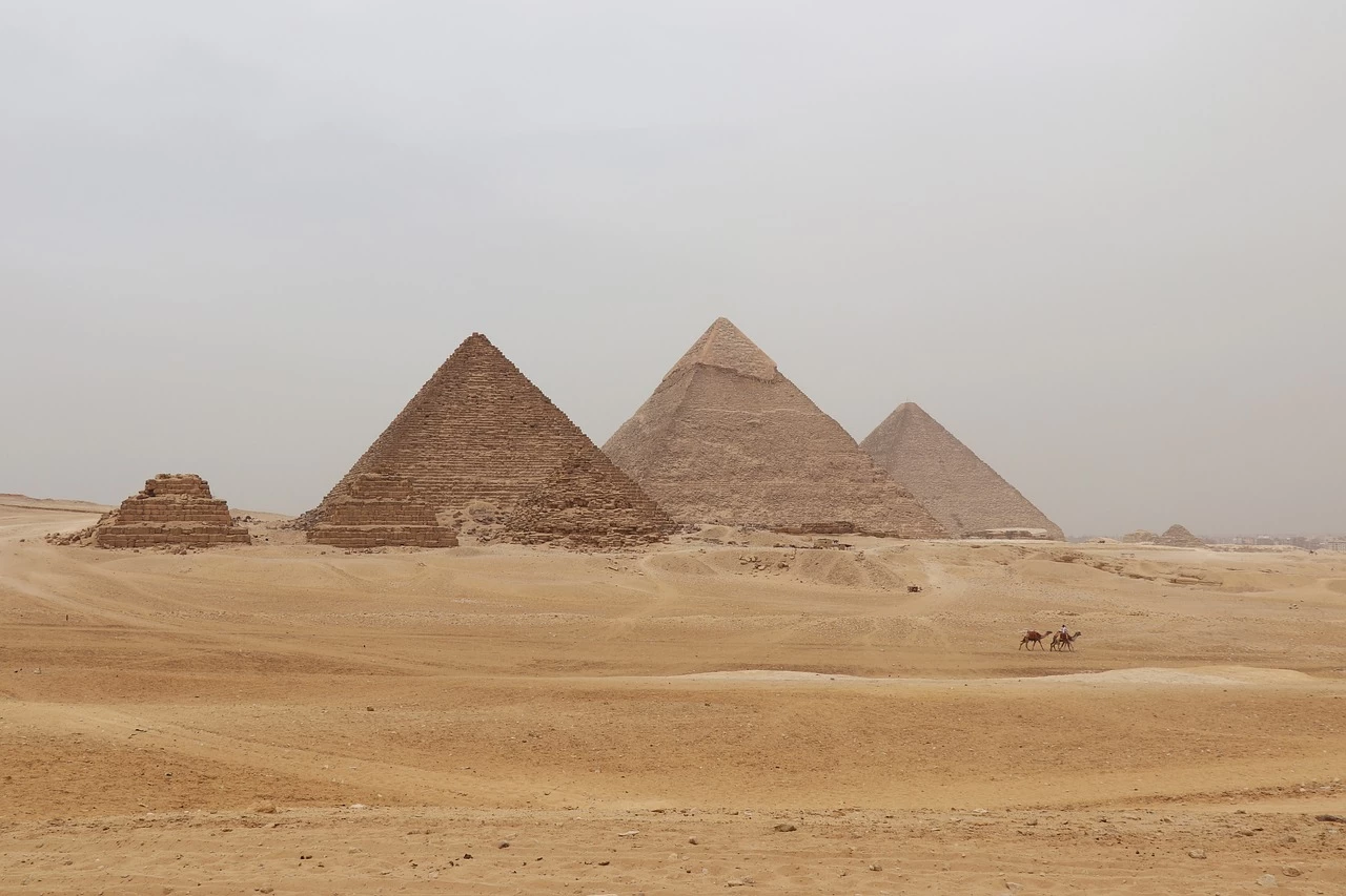 giza Pyramids546