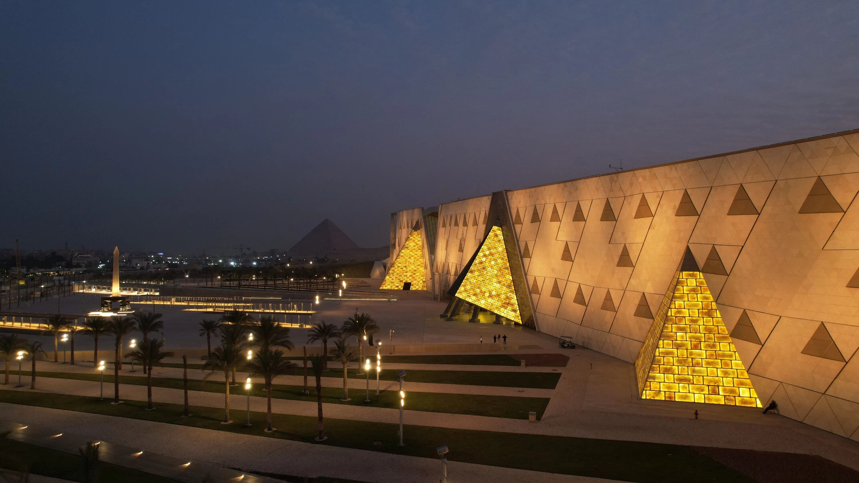 Half-Day Tour to Explore Cairo by Subway