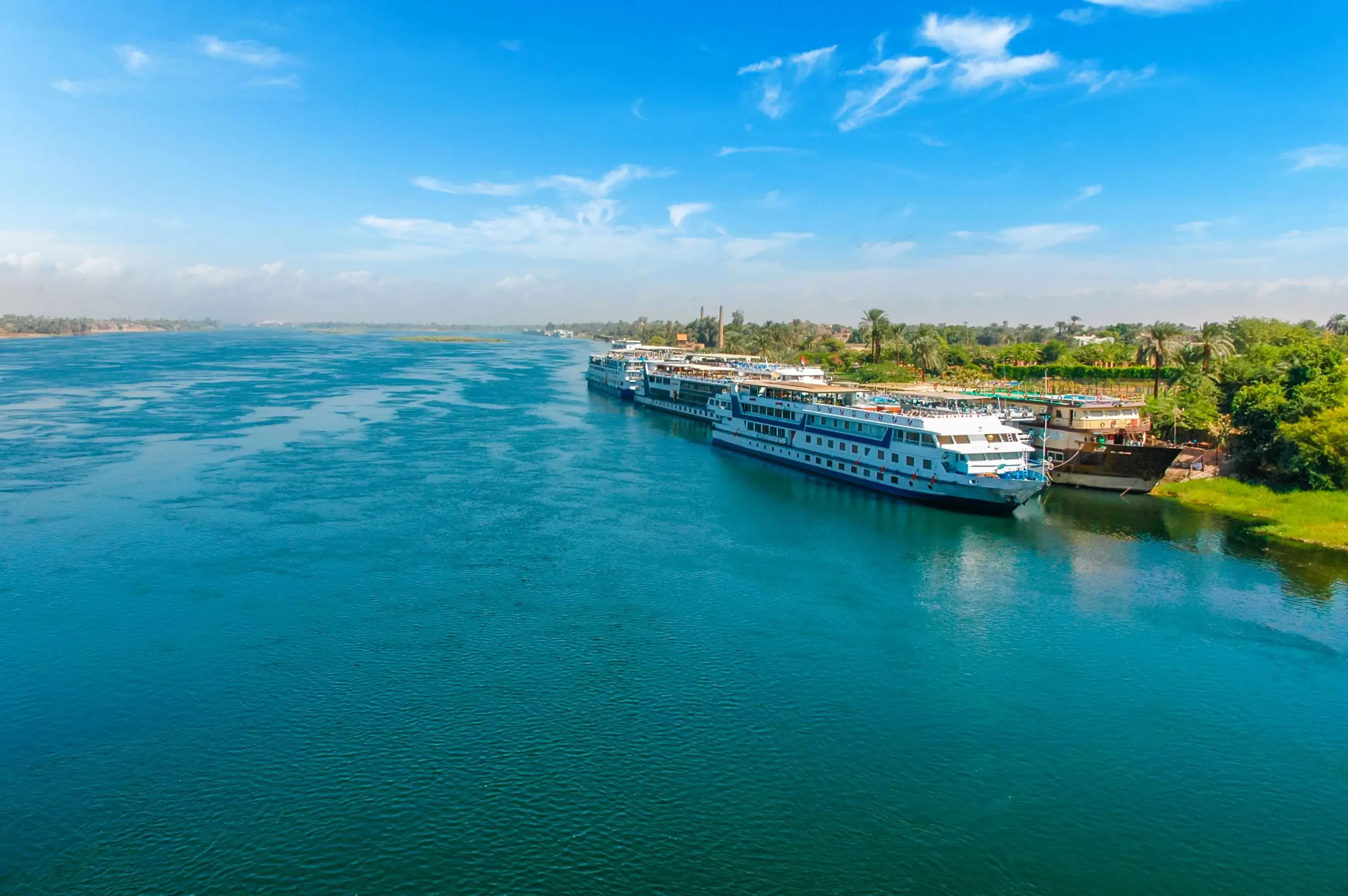 Luxury Nile Cruise sailing between Luxor and Aswan