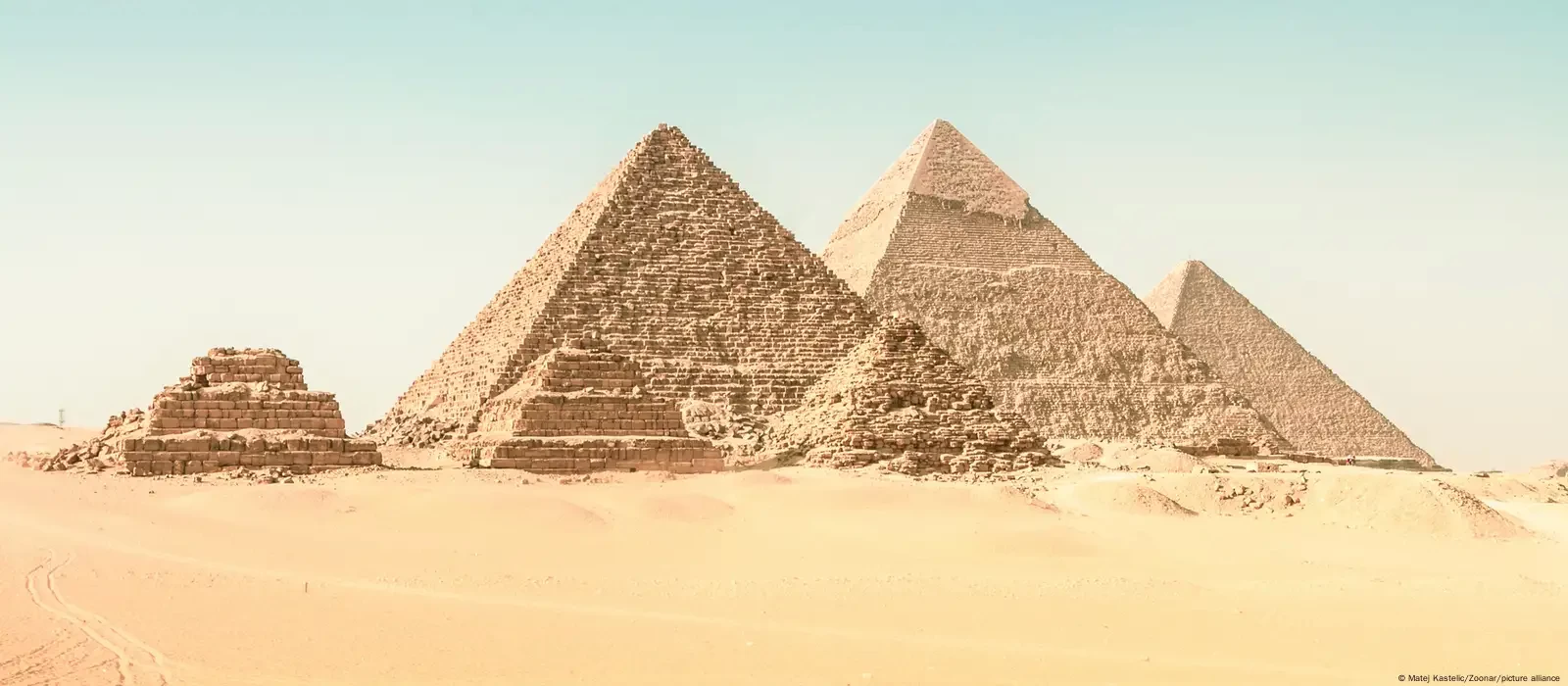 Unveiling the Mysteries of the Pyramids of Giza