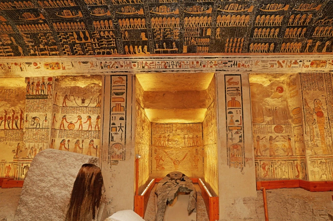burial chamber inside Ramesses Tomb