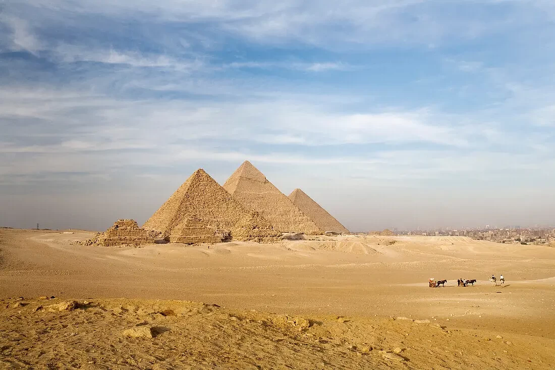 Giza Pyramids, Saqqara, and Boat Trip from Shram El Sheikh