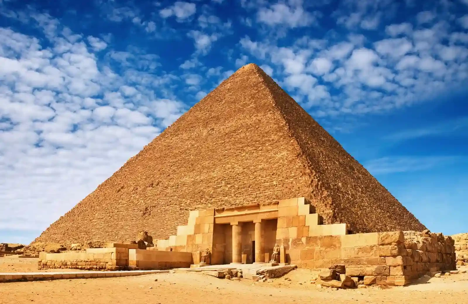 Giza Pyramids Tour Including Entrance to Khufu from Sharm El Sheikh