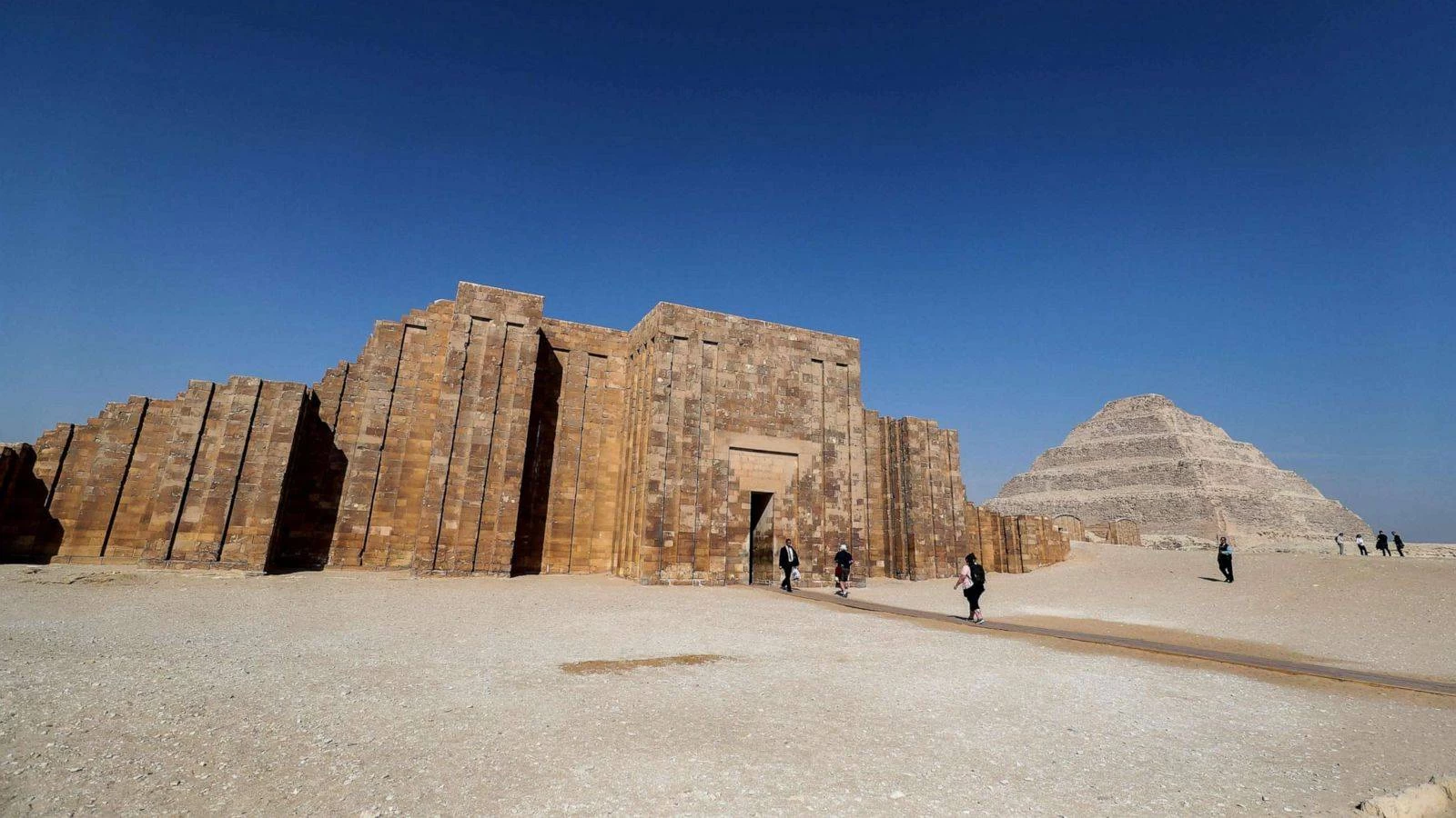 Saqqara and Memphis tour from giza